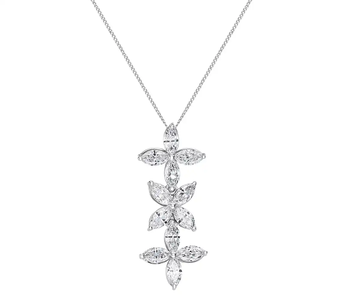 Pendant photographed for e-commerce